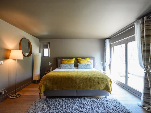 Chambre 1 de La Villa du Cinéma : le lit king size
